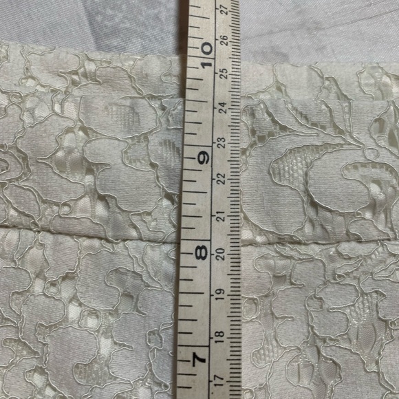 Express cream colored lace shorts. Size 4. - Picture 8 of 11
